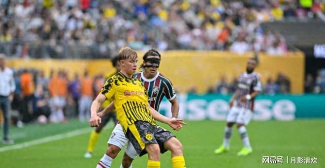 包含本泽马错失单刀球，多特蒙德门将神勇扑救成最大功臣！的词条